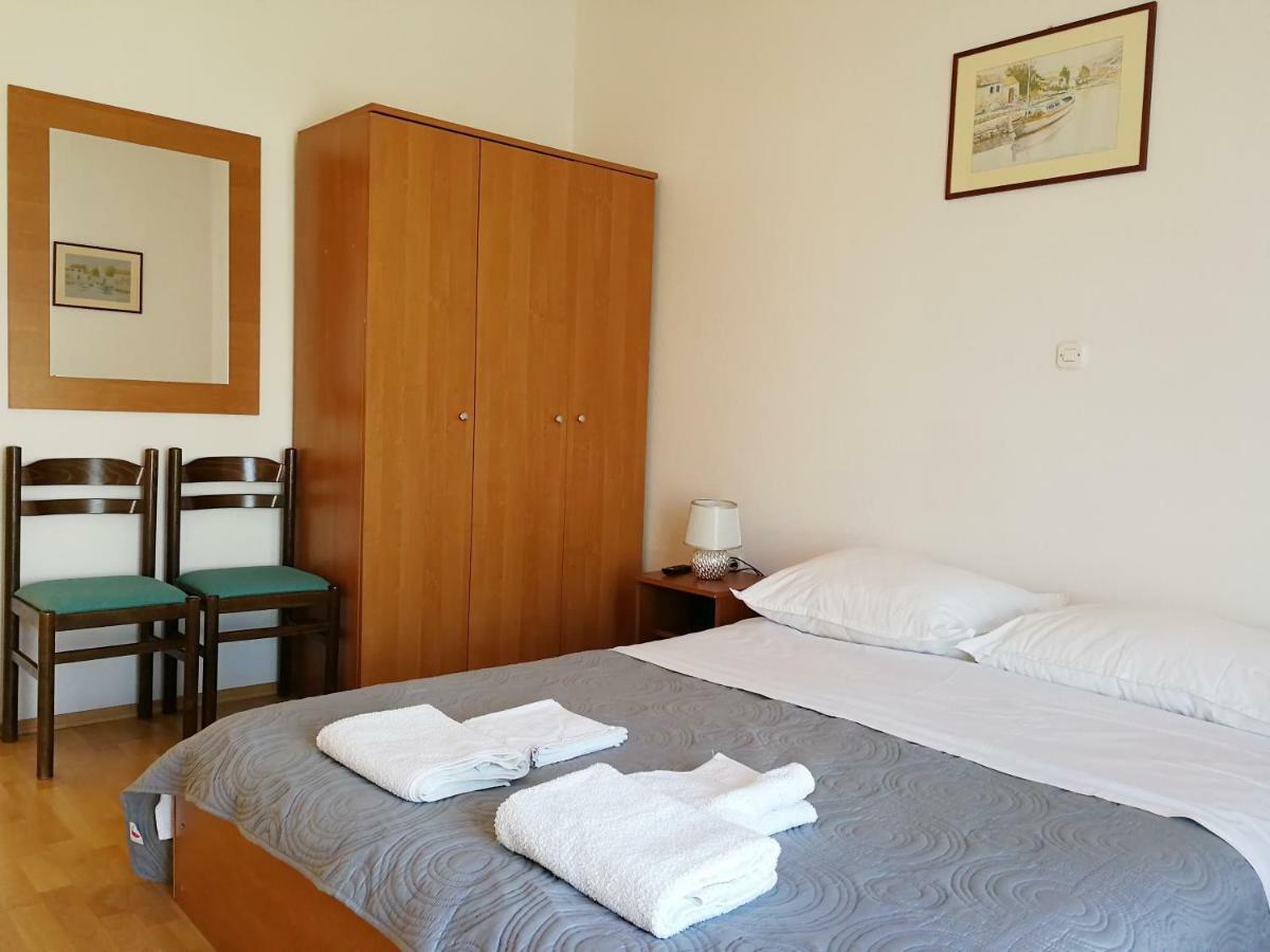 Apartmani Rija 3 Паг Екстериор снимка