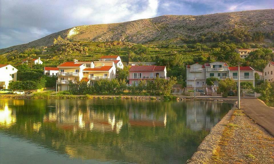 Apartmani Rija 3 Паг Екстериор снимка